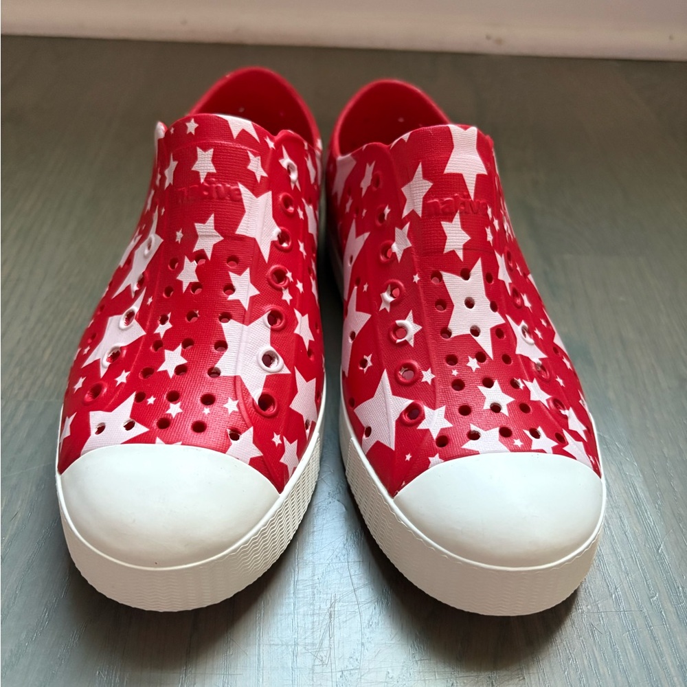 Native Jefferson Red with Stars J3 NWOT